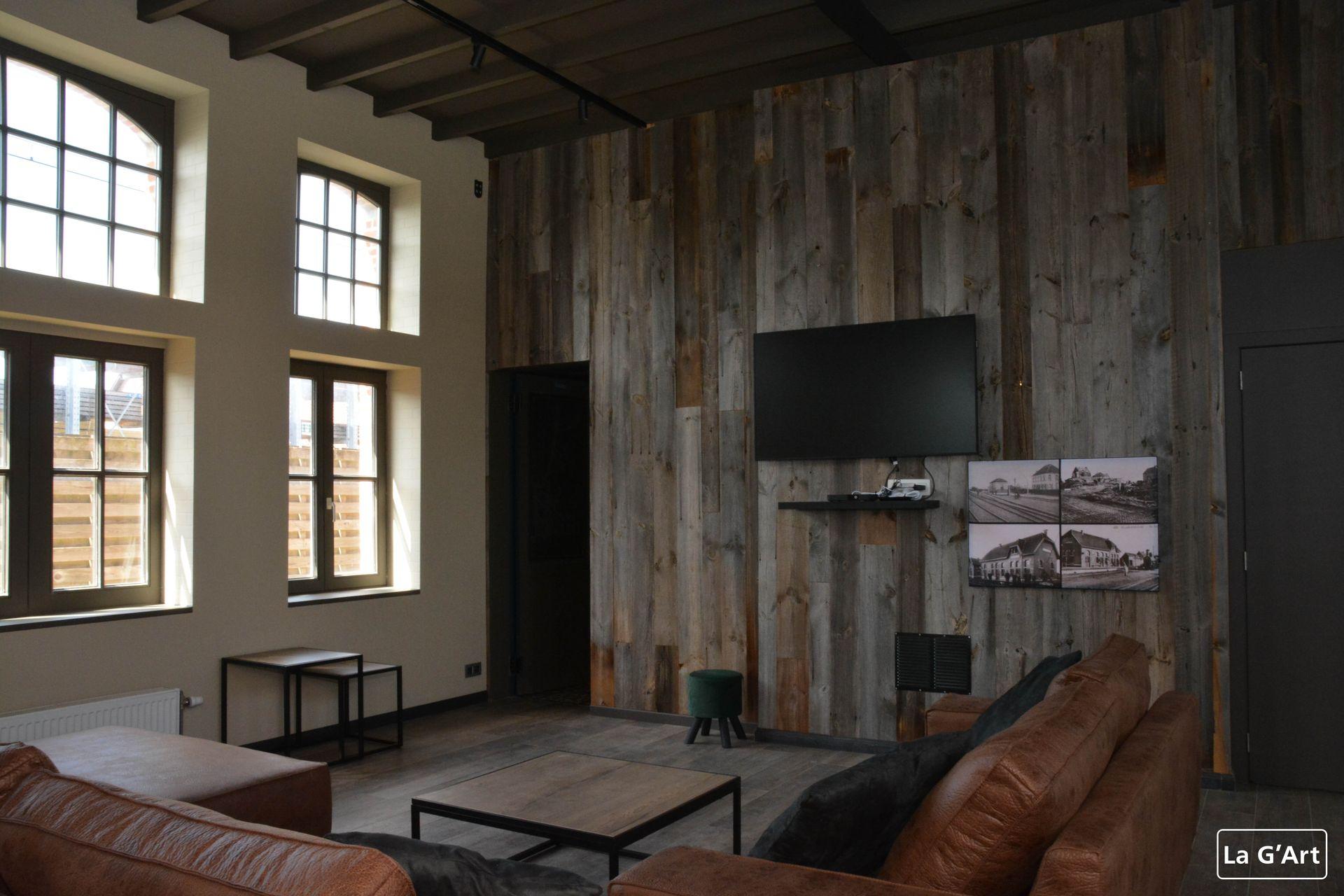 Salon met breedbeeld TV