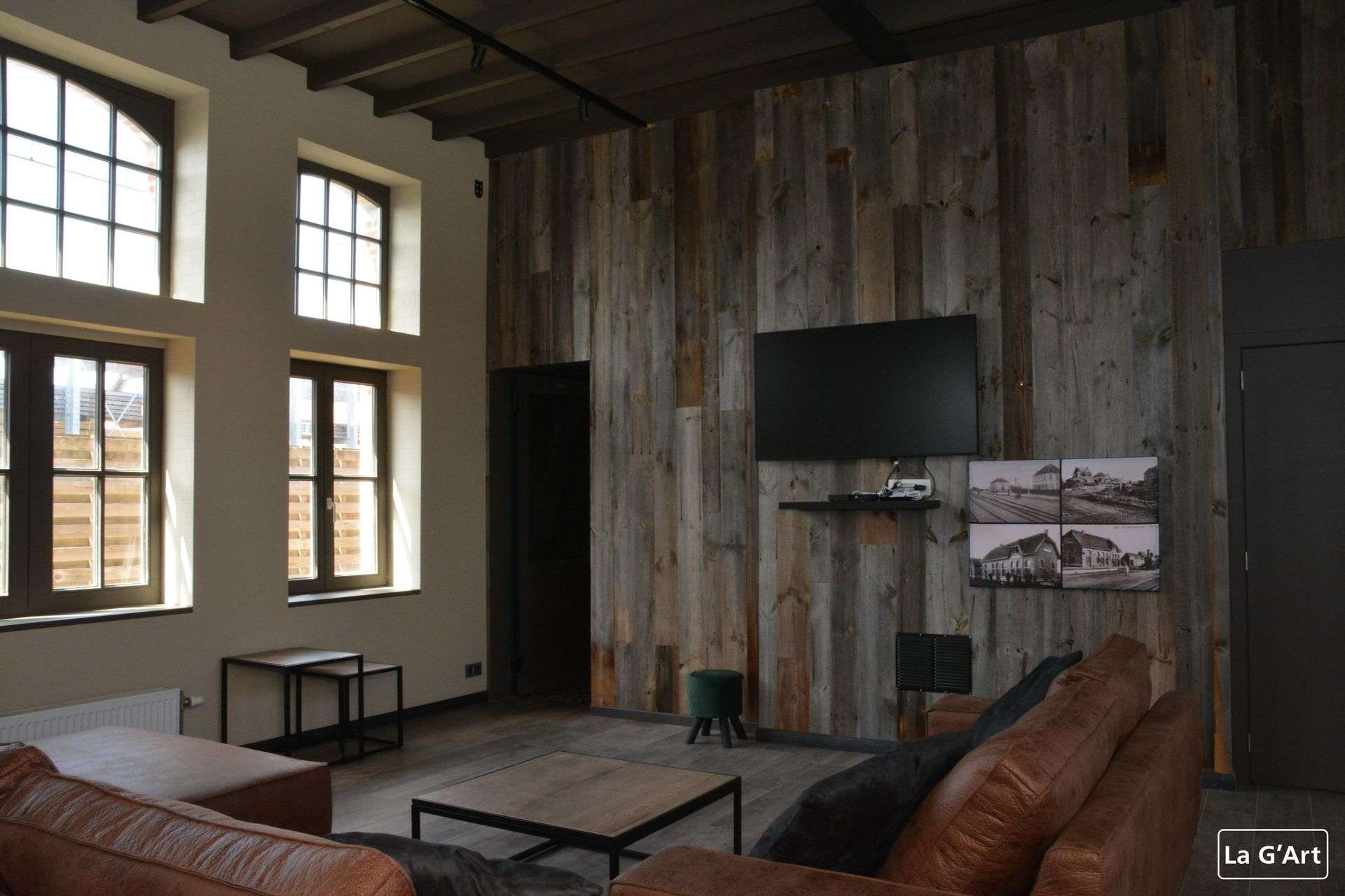 Salon met breedbeeld TV